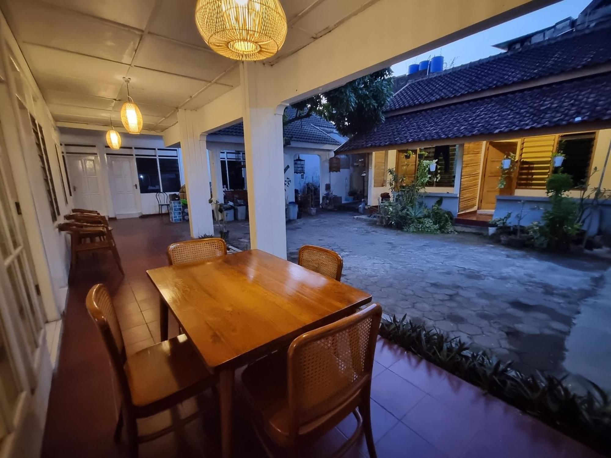 Banana Homestay Prawirodirjan ยอกยาการ์ตา ภายนอก รูปภาพ